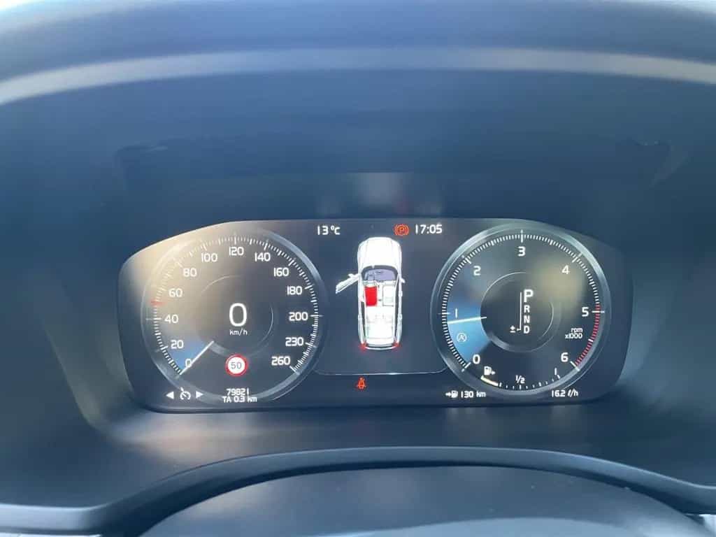 Volvo V60 D4 Geartronic Inscription HUD AHK-klappbar P 04/2019-photo-14