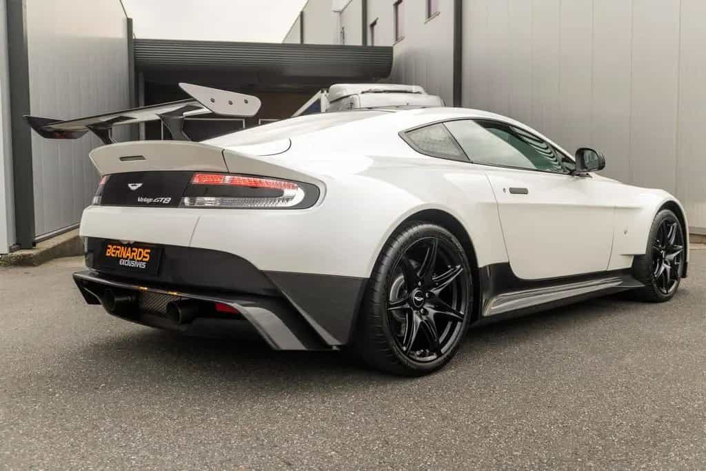 Aston Martin Vantage GT8 - Morning Frost White - Aero Pack - 06/2017-photo-1