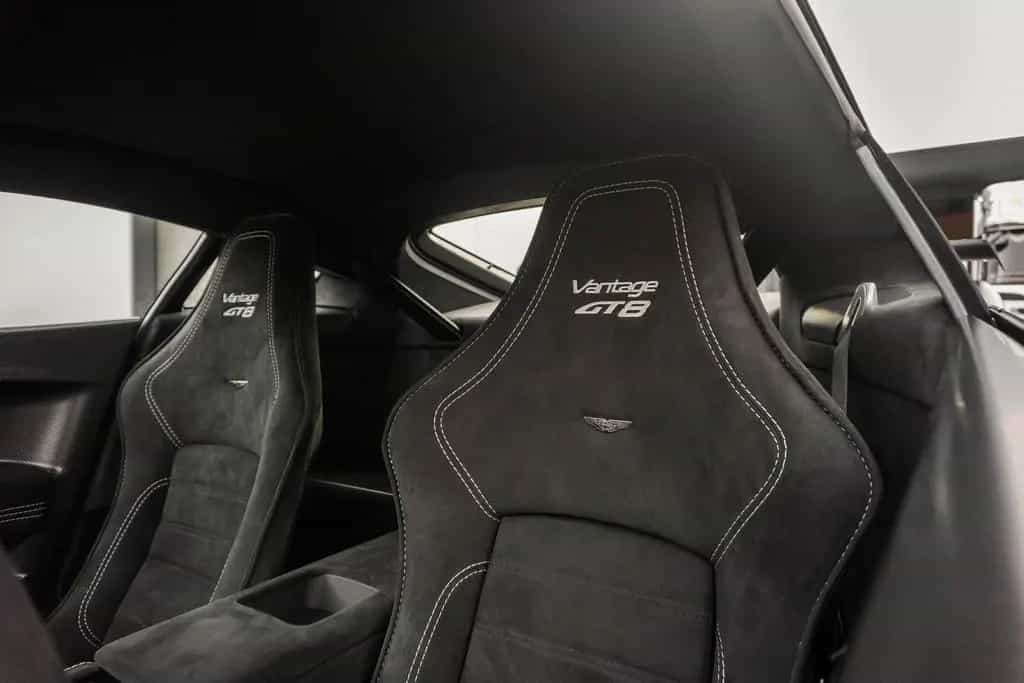 Aston Martin Vantage GT8 - Morning Frost White - Aero Pack - 06/2017-photo-11