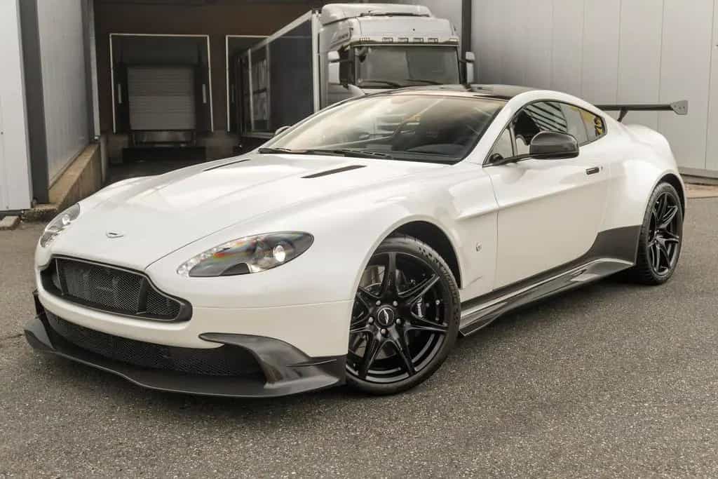 Aston Martin Vantage GT8 - Morning Frost White - Aero Pack - 06/2017-photo-17