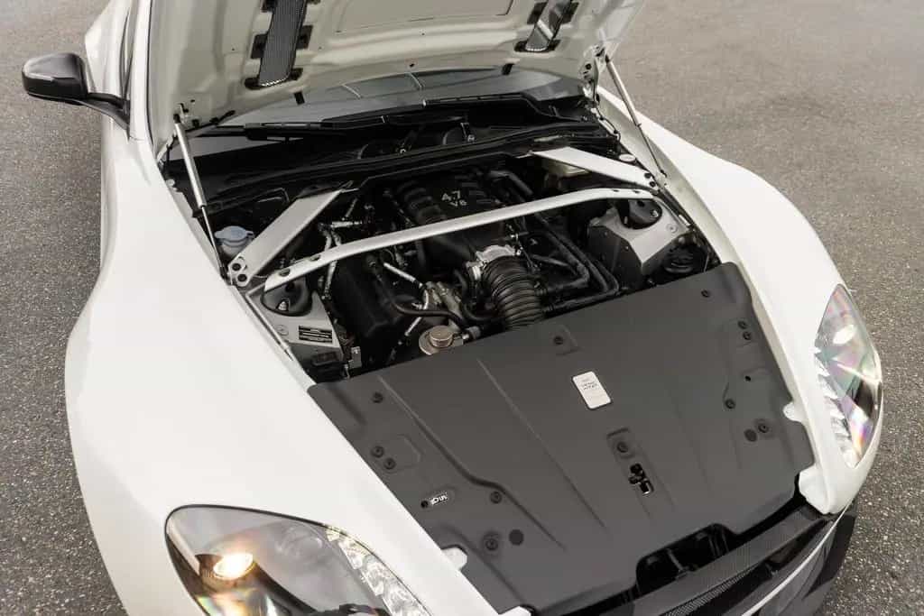Aston Martin Vantage GT8 - Morning Frost White - Aero Pack - 06/2017-photo-23