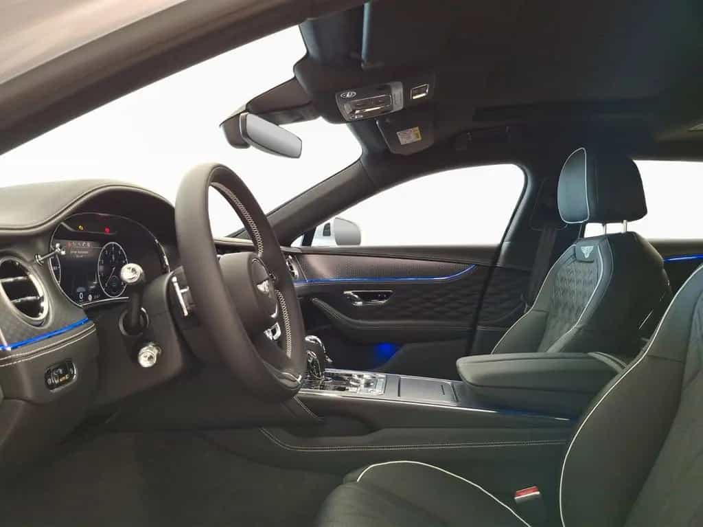 Bentley Flying Spur Azure V8 null-photo-1