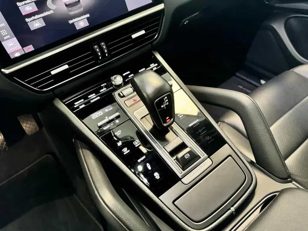Porsche Cayenne 04/2018-photo-19