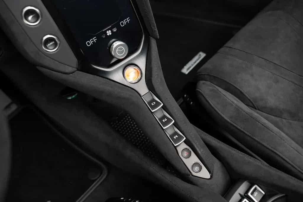 McLaren 750S Spider - Carbon - MSO Bespoke Orion Silver 01/2026-photo-16