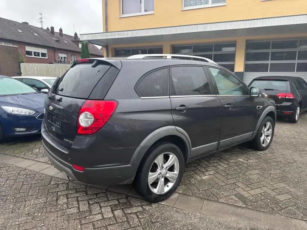 Chevrolet Captiva 2.2 D LT+*LEDER*7SITZER*AUTOMATIK*** 06/2013-photo-4
