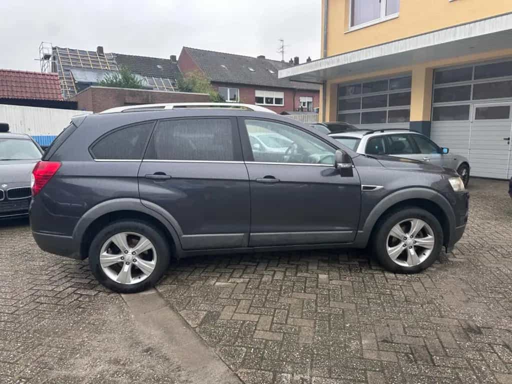 Chevrolet Captiva 2.2 D LT+*LEDER*7SITZER*AUTOMATIK*** 06/2013-photo-5