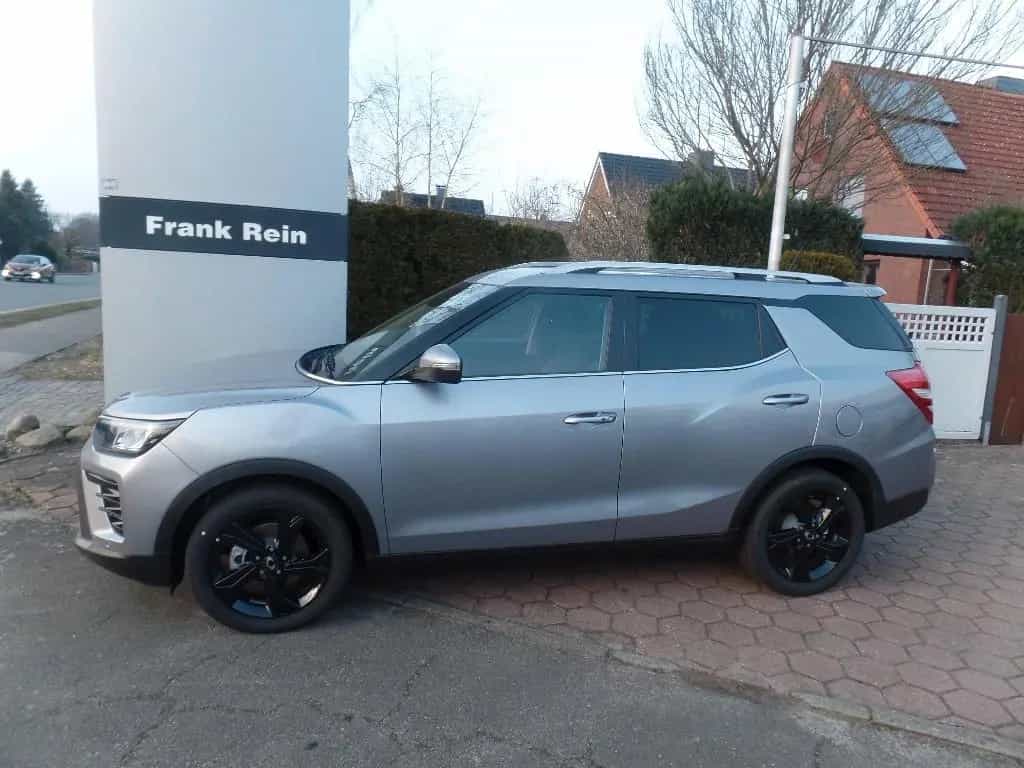 Ssangyong Tivoli Grand Black Line 4x2 Tageszulassung 01/2025-photo-1