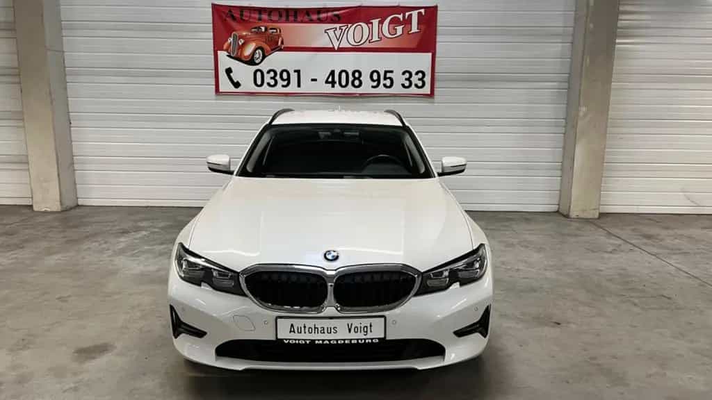 BMW 320 Touring 320 d xDrive Advantage 08/2020-photo-1