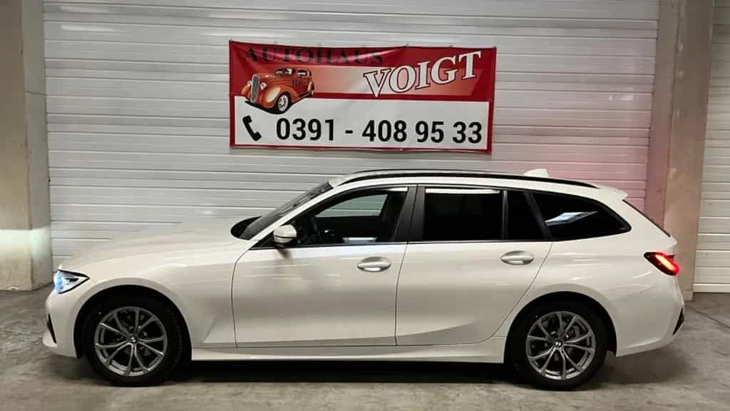 BMW 320 Touring 320 d xDrive Advantage 08/2020-photo-2