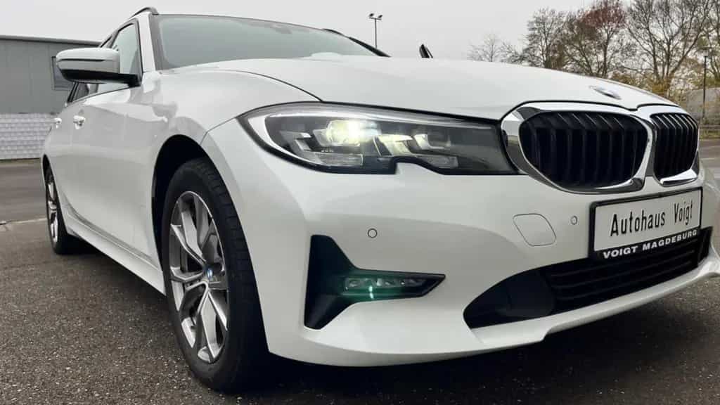 BMW 320 Touring 320 d xDrive Advantage 08/2020-photo-4