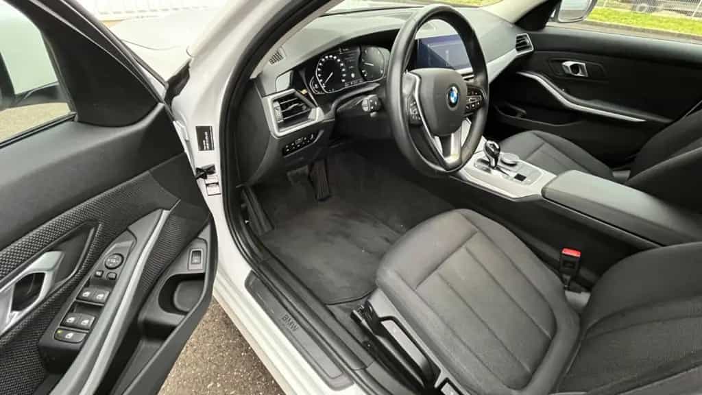 BMW 320 Touring 320 d xDrive Advantage 08/2020-photo-5