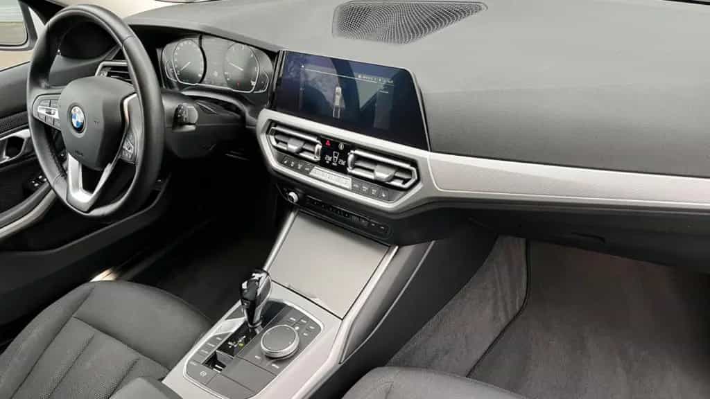 BMW 320 Touring 320 d xDrive Advantage 08/2020-photo-6