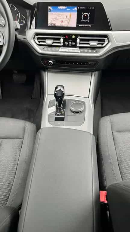 BMW 320 Touring 320 d xDrive Advantage 08/2020-photo-8