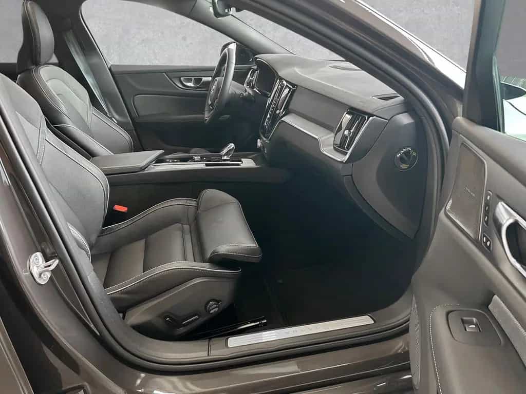 Volvo V60 Plus Dark B4 Benzin Pano/360°/ACC 03/2025-photo-2