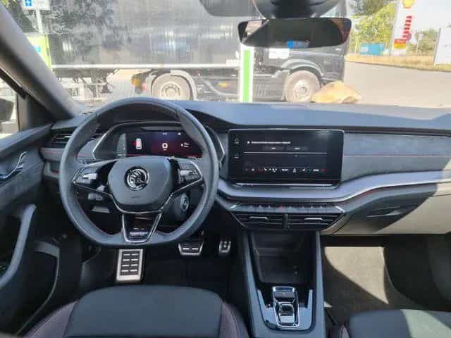 Skoda Octavia Combi RS DSG *AHK, ACC, NAVI COLUMBUS* 07/2021-photo-17