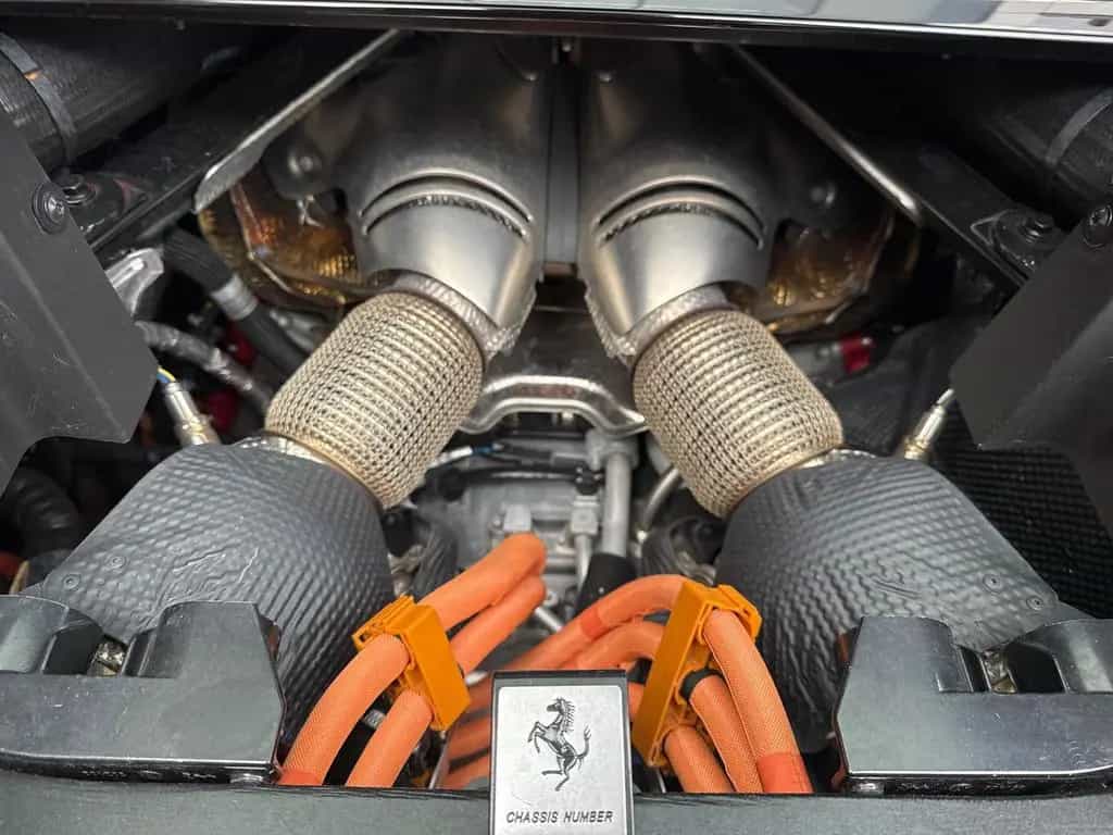 Ferrari 296 GTS 140.000€ an Optionals 05/2023-photo-19