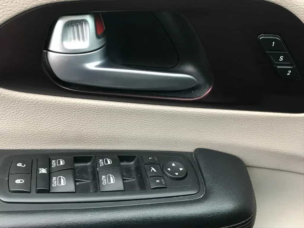 Chrysler Pacifica Limited 3.6L V6* AHK*DVD*Pano*Temp*TWA 07/2017-photo-18