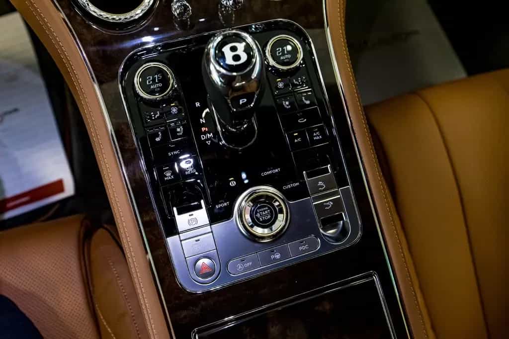 Bentley Continental GT Azure V8 06/2023-photo-13
