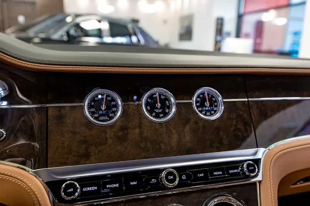 Bentley Continental GT Azure V8 06/2023-photo-16