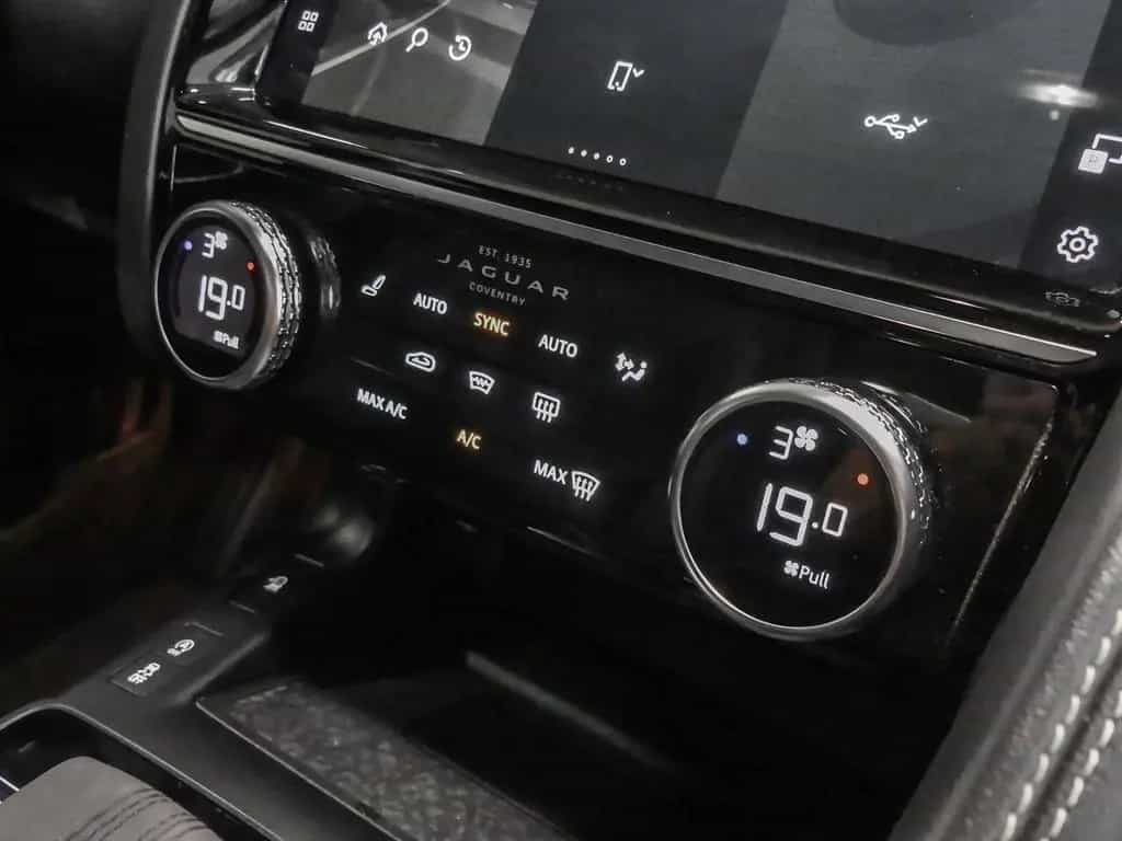 Jaguar E-Pace R-Dynamic SE AWD D200 Mild-Hybrid EU6d AD 04/2021-photo-11