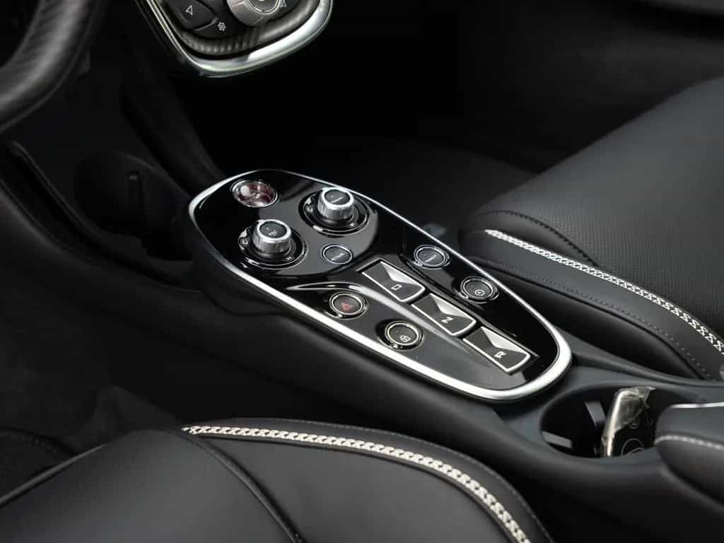 McLaren GT | Flux Green | Premium Pack 08/2025-photo-19