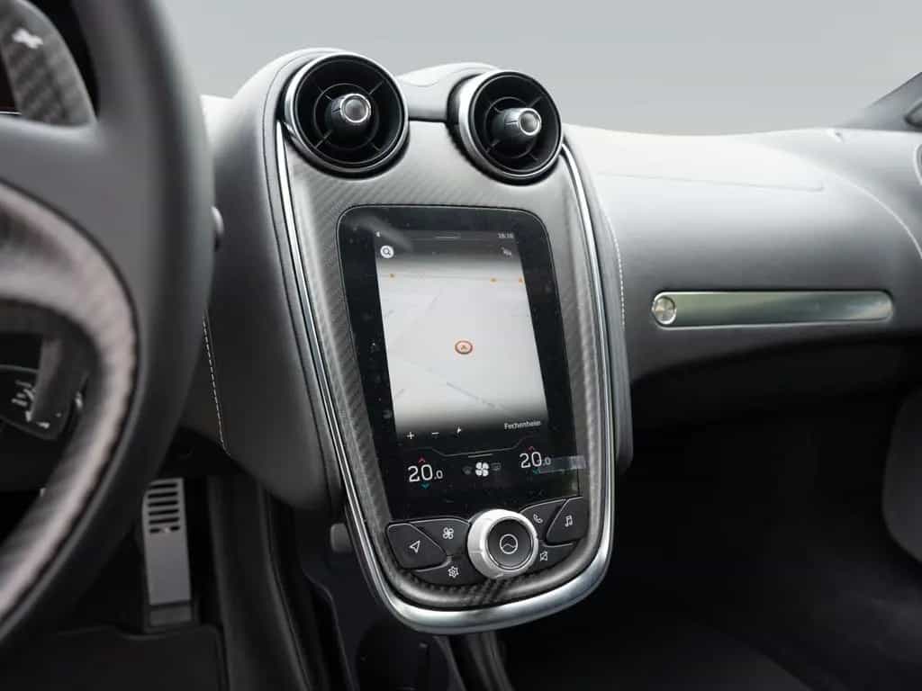 McLaren GT | Flux Green | Premium Pack 08/2025-photo-23