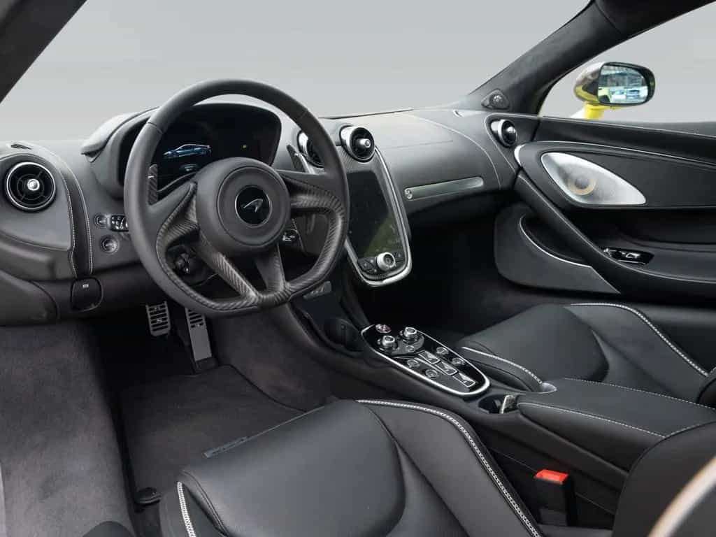 McLaren GT | Flux Green | Premium Pack 08/2025-photo-3