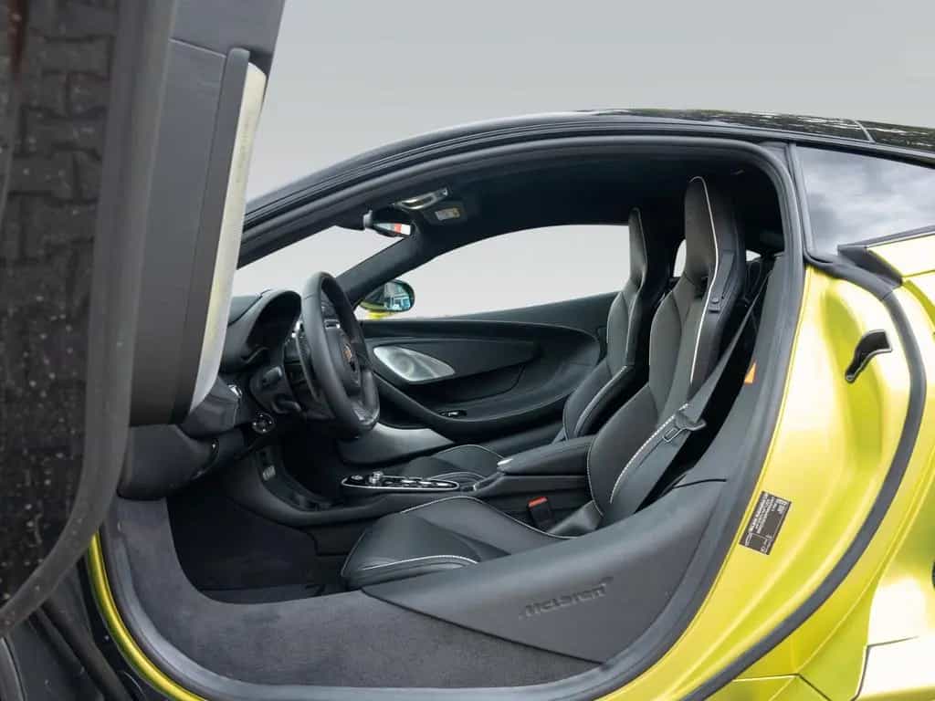 McLaren GT | Flux Green | Premium Pack 08/2025-photo-5