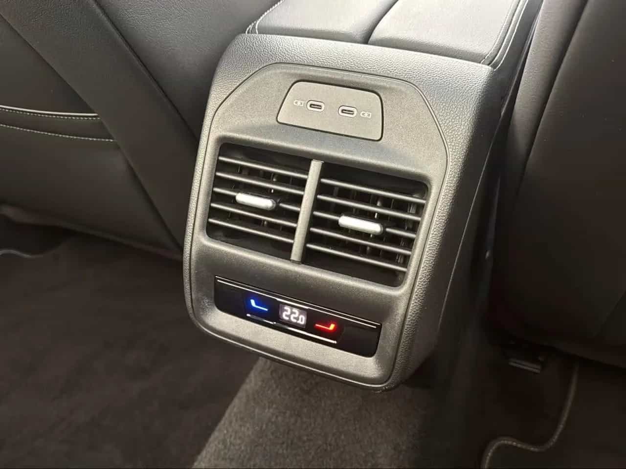 Volkswagen Passat Variant 02/2024-photo-12