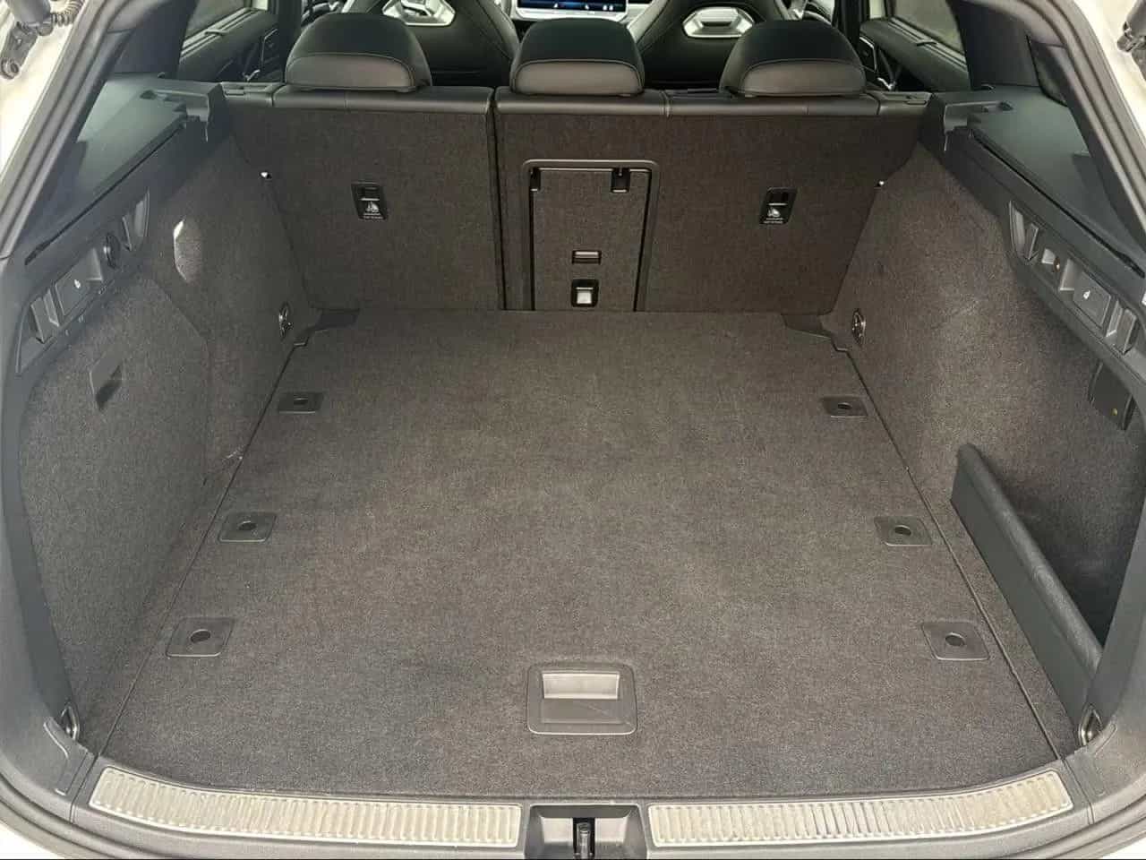 Volkswagen Passat Variant 02/2024-photo-13