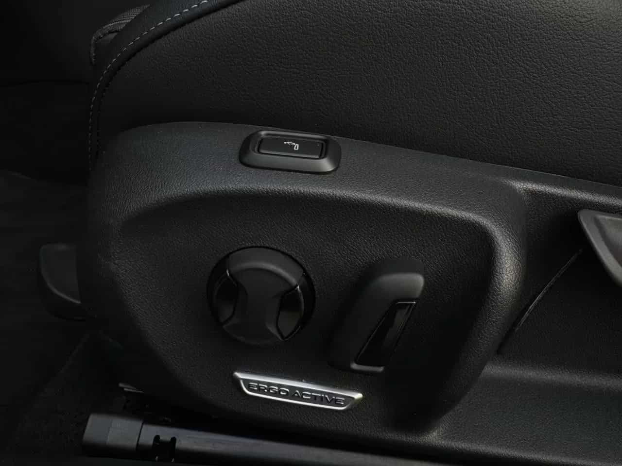 Volkswagen Passat Variant 02/2024-photo-18