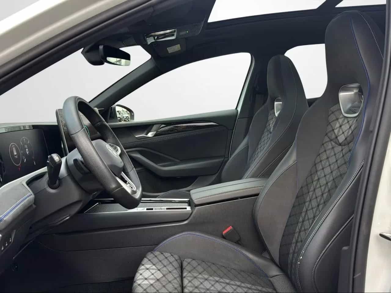 Volkswagen Passat Variant 02/2024-photo-8