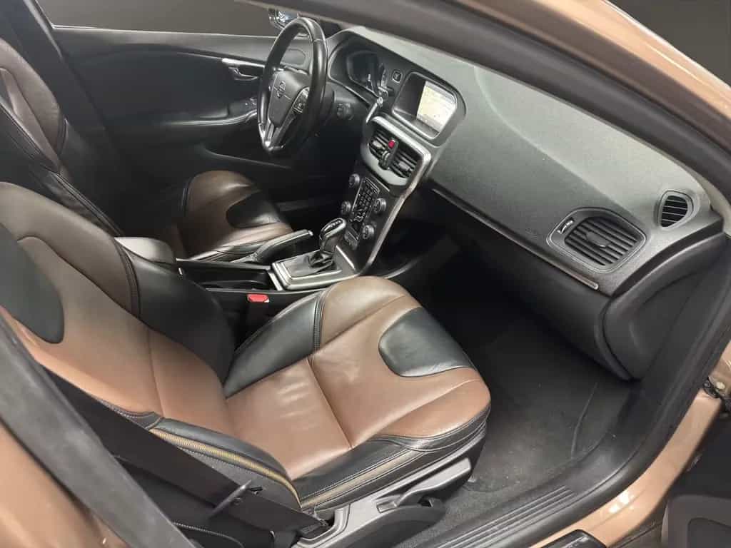Volvo V40 Cross Country AUTOMATIK/TÜV NEU/LEDER/NAVI 03/2014-photo-9