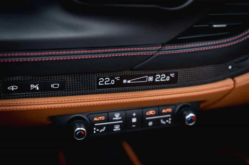 Ferrari F8 Spider MANSORY CARBON SOFTKIT 02/2022-photo-35