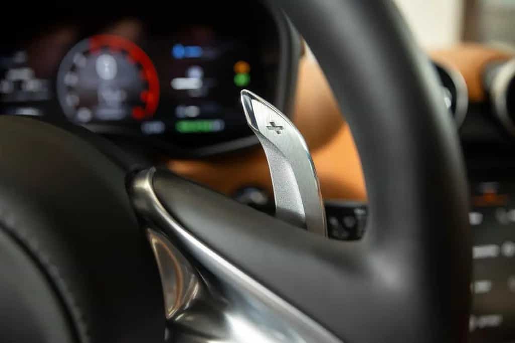 McLaren GT - Luxe - MSO Bespoke Gloss Argon 08/2023-photo-10