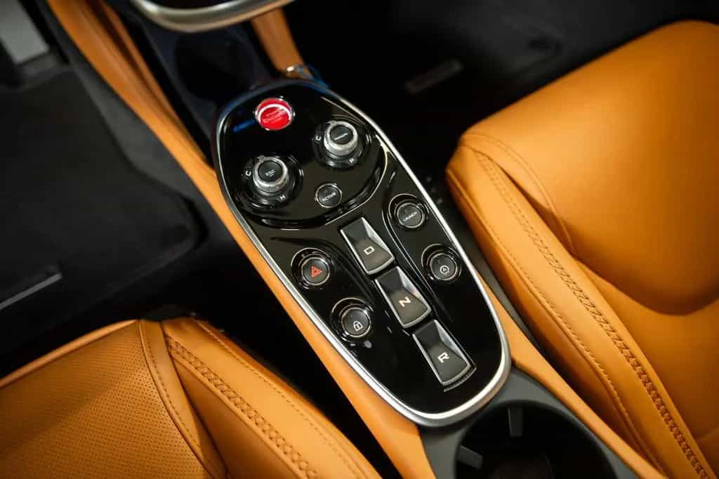McLaren GT - Luxe - MSO Bespoke Gloss Argon 08/2023-photo-12