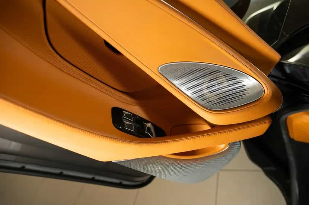 McLaren GT - Luxe - MSO Bespoke Gloss Argon 08/2023-photo-16