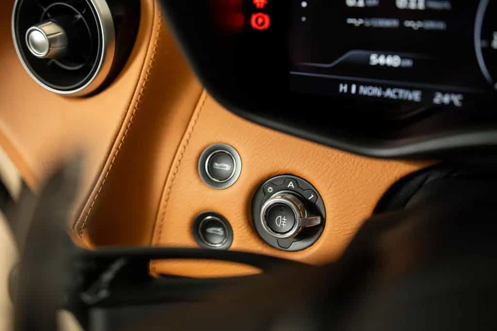 McLaren GT - Luxe - MSO Bespoke Gloss Argon 08/2023-photo-17