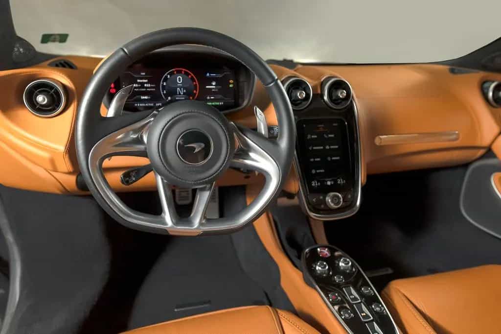 McLaren GT - Luxe - MSO Bespoke Gloss Argon 08/2023-photo-9