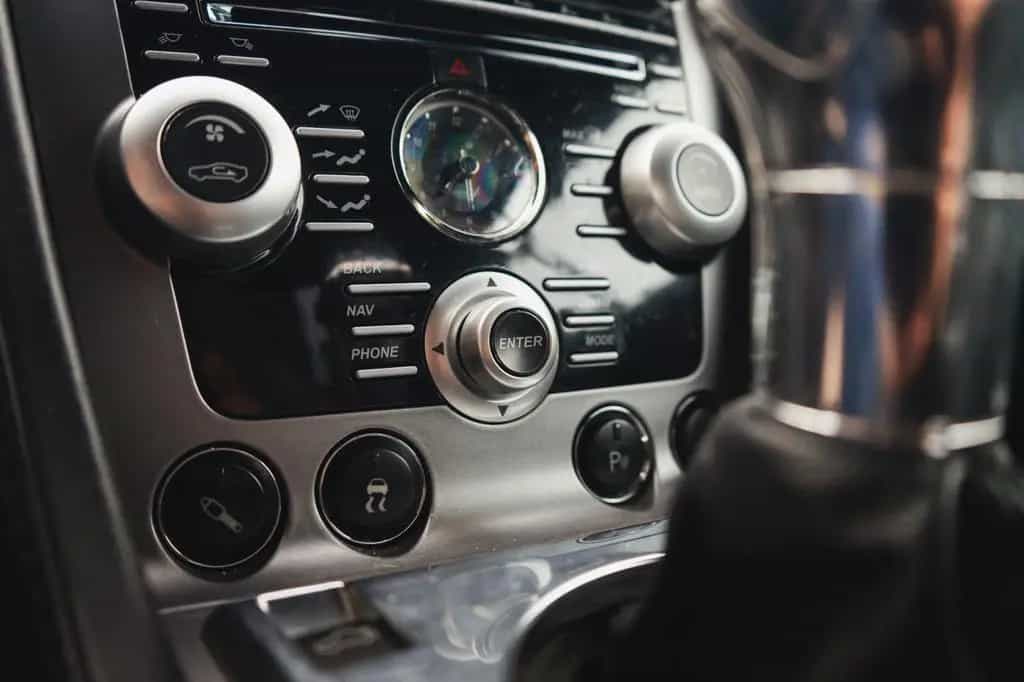 Aston Martin DBS 5.9 12/2008-photo-14