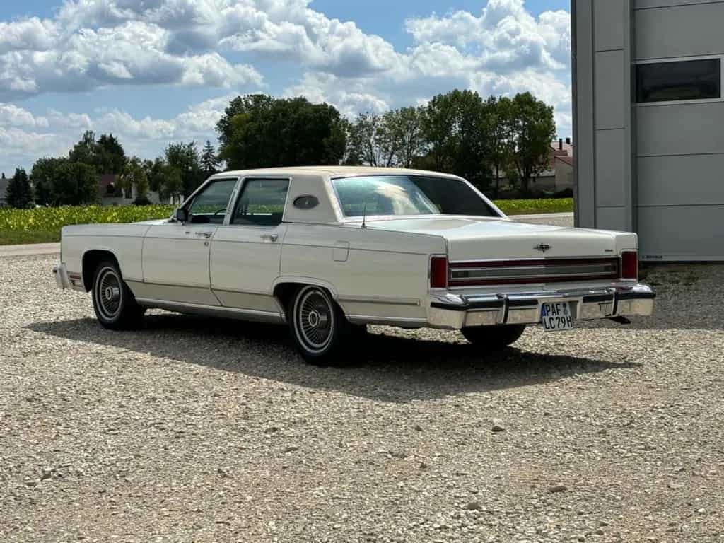 Lincoln Continental Town Car 1979 6.6 L TOP ZUSTAND 09/1979-photo-1