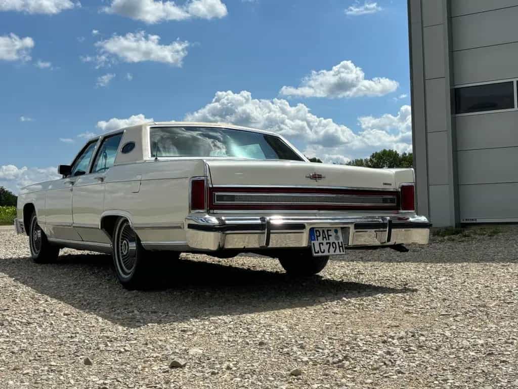 Lincoln Continental Town Car 1979 6.6 L TOP ZUSTAND 09/1979-photo-3