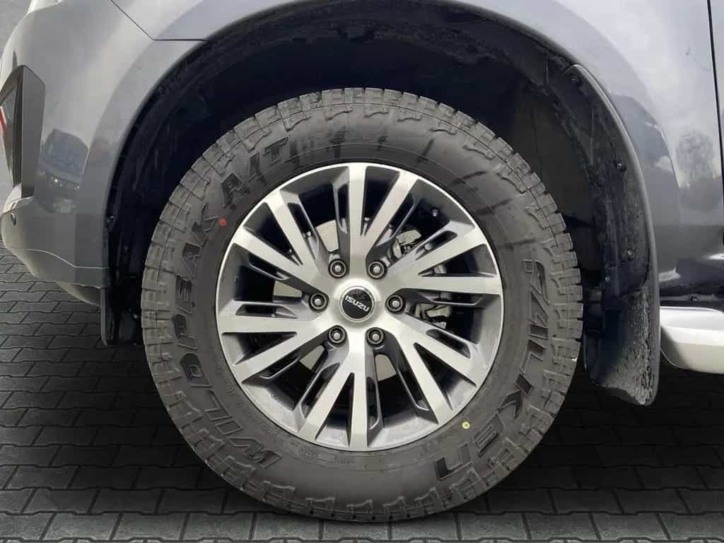 Isuzu D-Max Double Cab LSE 4x4 #SHZ #KAMERA #LEDER #SP 10/2025-photo-9