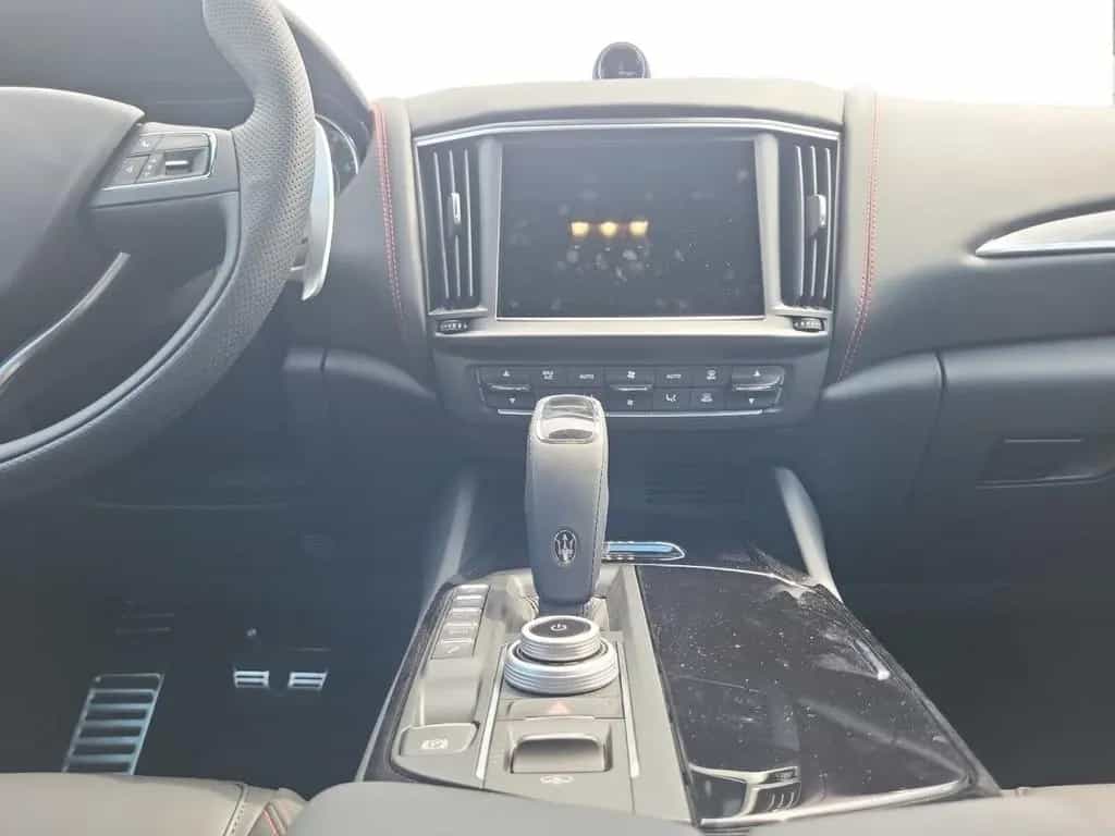 Maserati Levante Modena Ultima *Tageszulassung Aktion* 06/2025-photo-8