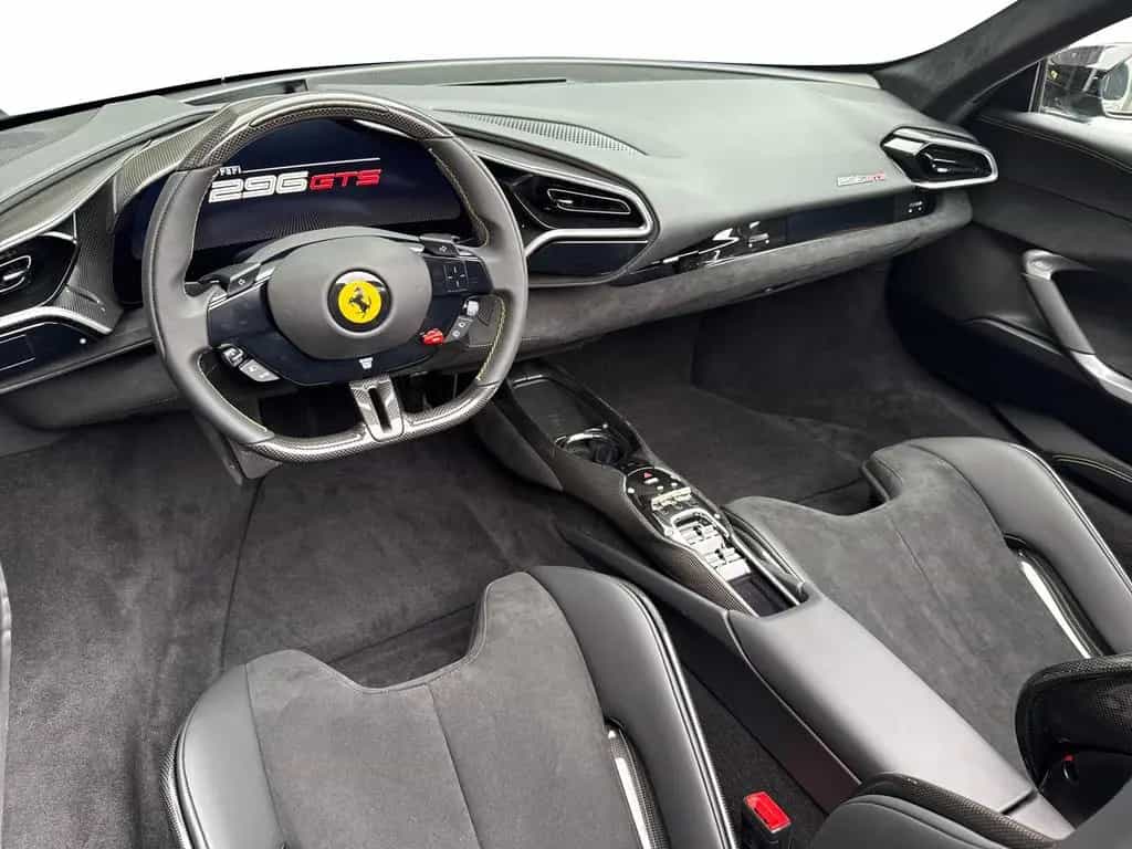 Ferrari 296 GTS 50.000€ an Optionals 08/2023-photo-11