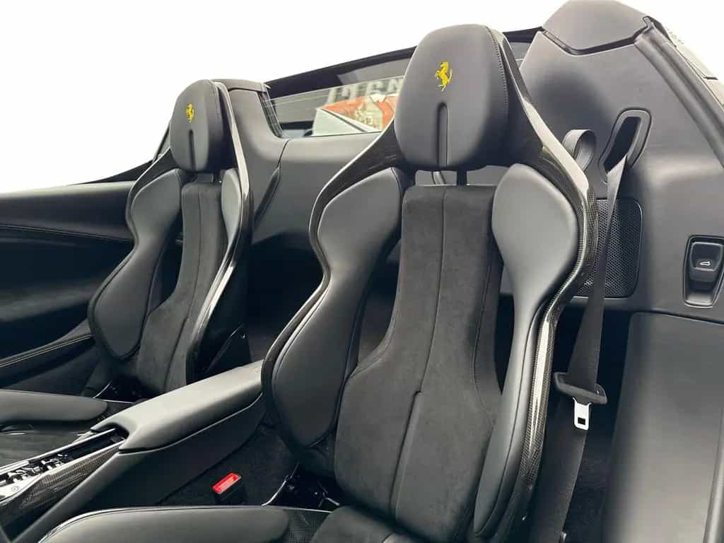 Ferrari 296 GTS 50.000€ an Optionals 08/2023-photo-13