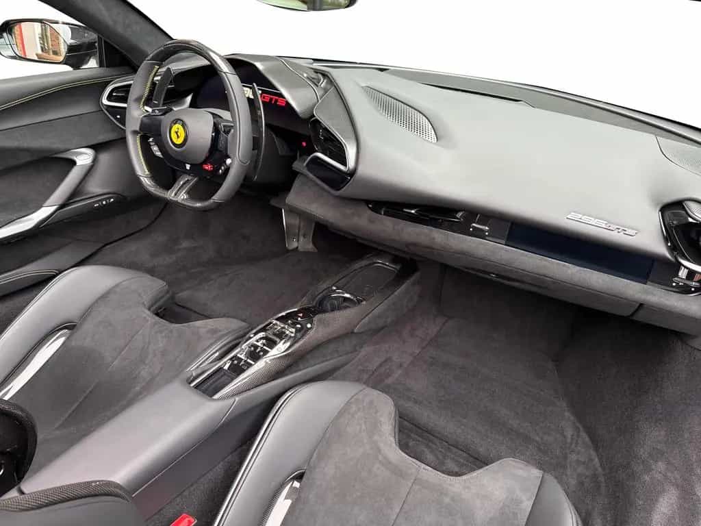 Ferrari 296 GTS 50.000€ an Optionals 08/2023-photo-14