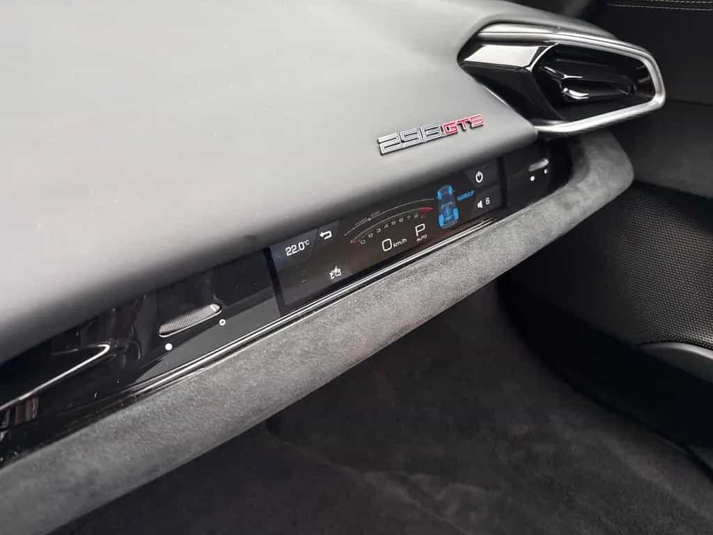 Ferrari 296 GTS 50.000€ an Optionals 08/2023-photo-15