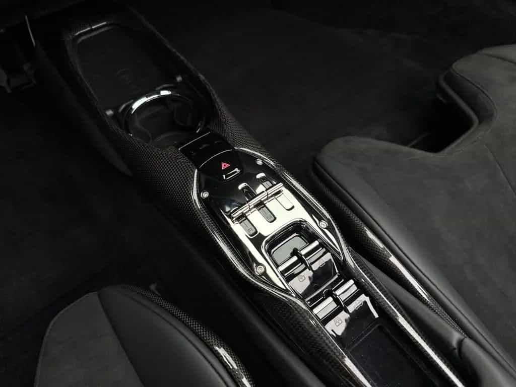 Ferrari 296 GTS 50.000€ an Optionals 08/2023-photo-17