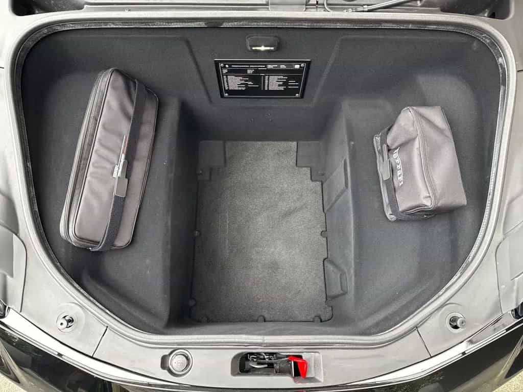 Ferrari 296 GTS 50.000€ an Optionals 08/2023-photo-23